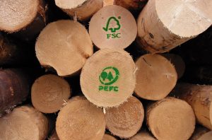 A laminált padlók környezetvédelmi osztályozása - A PEFC tanusítvány jele.