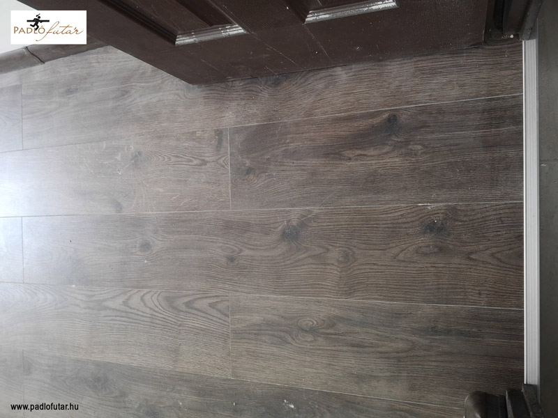 A sötétebb színű laminált padló előnyei - Padlófutár referenciamunka a 14. kerületben