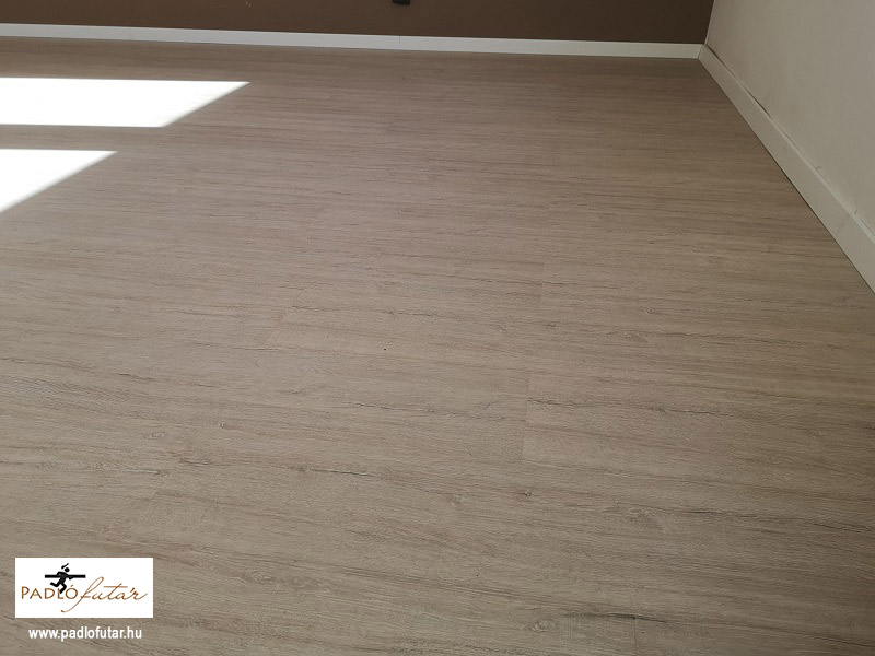 A Castello Classic 5529 laminált padló egy egyszerűen telepíthető laminált termék.