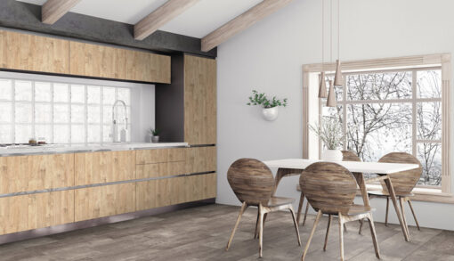 A Kronostep SPC vinyl padló R116 Iron Imperial széles panel egy kreatív választás lehet az otthonok és az üzlethelyiségek számára is.