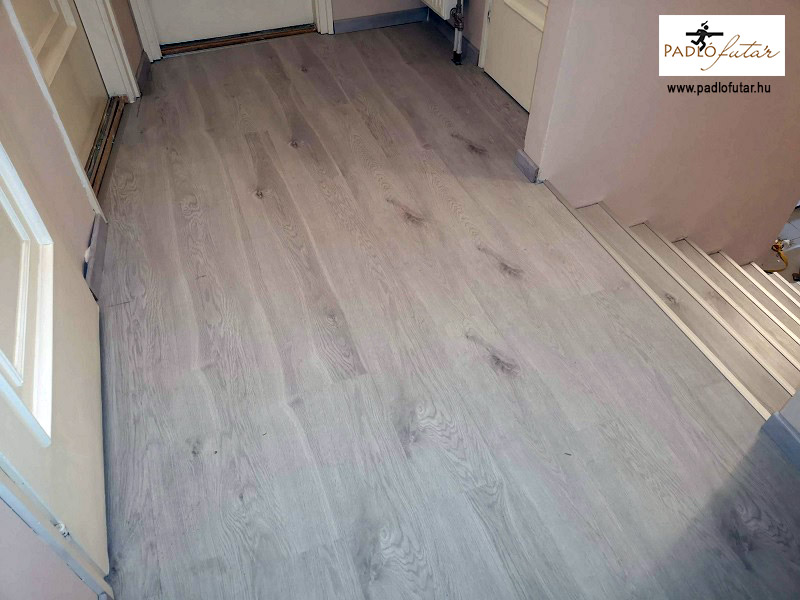A Krono Original Castello Classic K394 termékünk egy igazán világos, teljes mértékig természetes fahatású laminált padló.