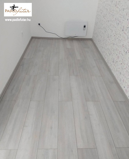 A Rockford tölgy Variostep Classic szürke vagy szürkés árnyalatú laminált padló pontosan megfelel a modern stílus követelményeinek.