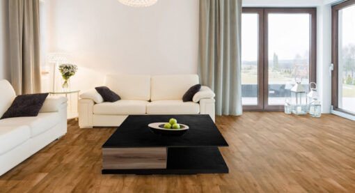 A Kronostep SPC vinyl padló Z210 Camelback Oak optimális választás az otthonokba, valamint különböző üzlethelyiségekbe is.