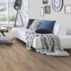 A Krono Original Super Natural K057 Clearwater Oak laminált padló modern kivitelezésével és valósághű textúrájával egy természetes fahatást keltő termék