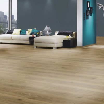 A Krono Original Super Natural K629 Gold Fiordaliso Oak laminált padló természetes megjelenést és érzetet kölcsönöz padlójának.